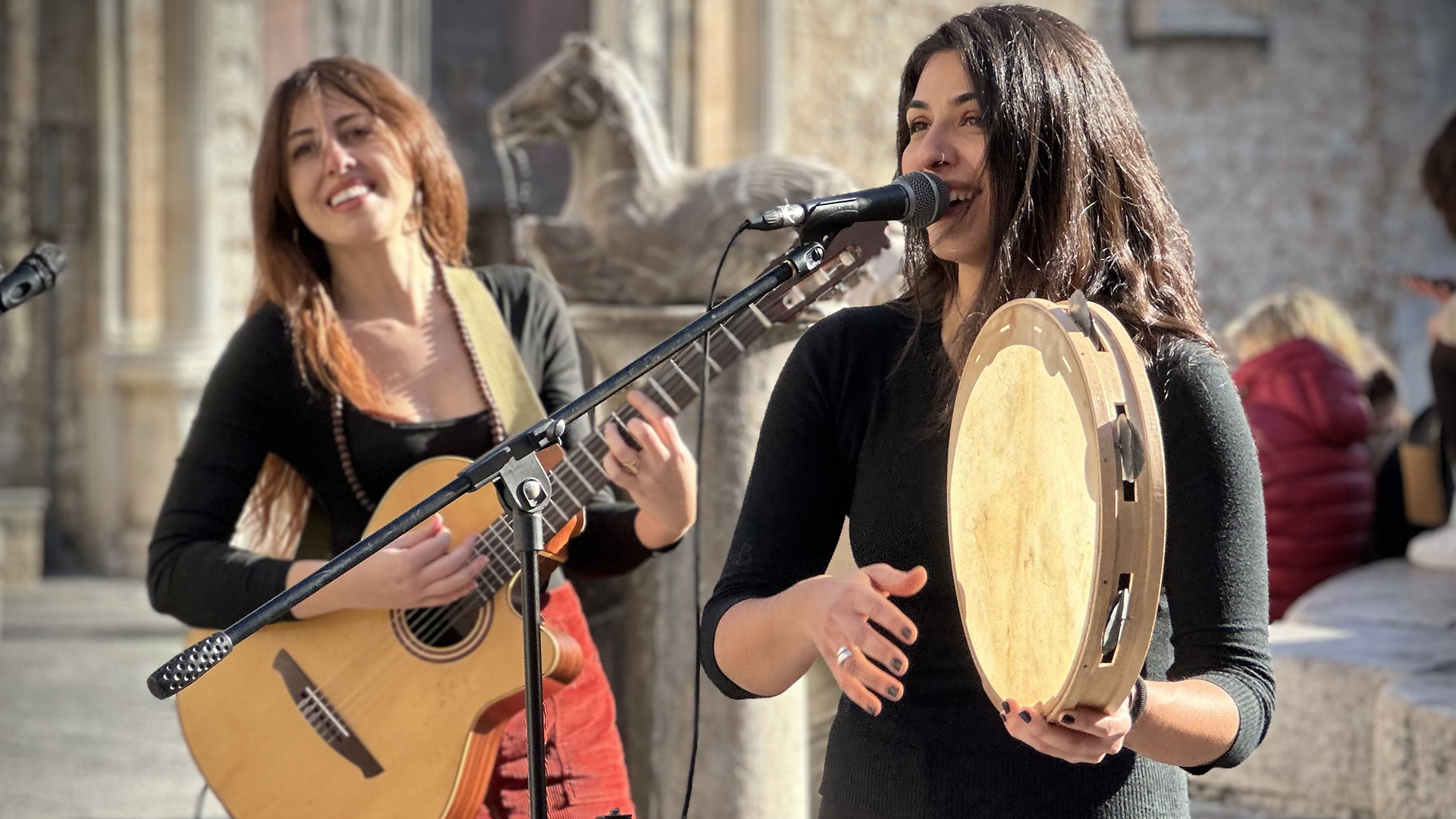Le Sikelia performing live